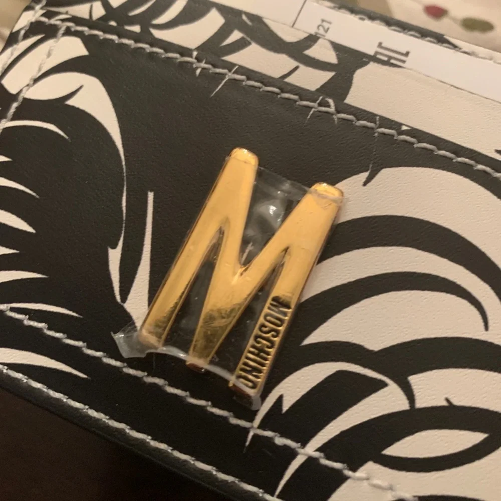 Authentic MOSCHINO stripes design Leather Logo card case - Picture 3 of 10